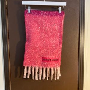 NWOT Victoria’s Secret ombré pink scarf
